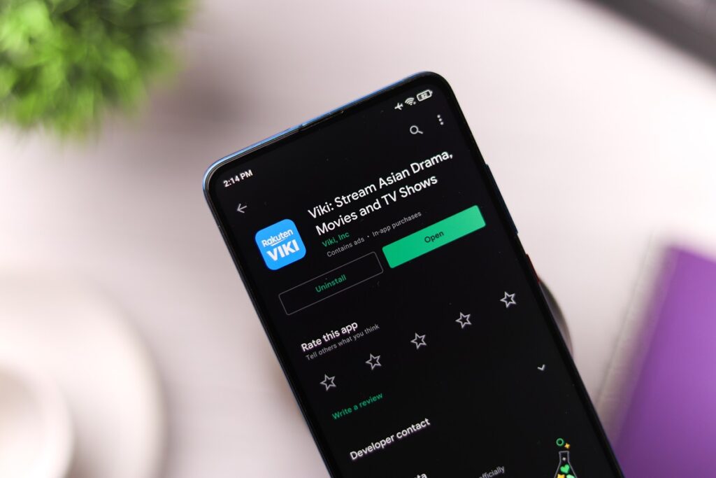 Celular com aplicativo Viki