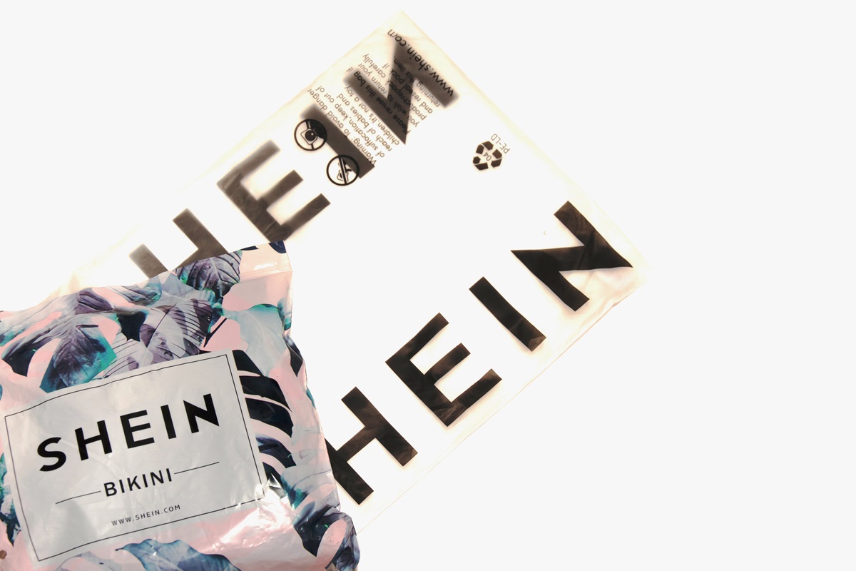 Sacolas de compra da Shein; Como Ganhar Roupas Grátis da Shein